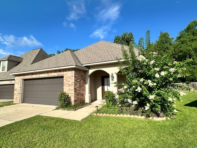 Building Photo - Half off the first month rent!! Like New C...