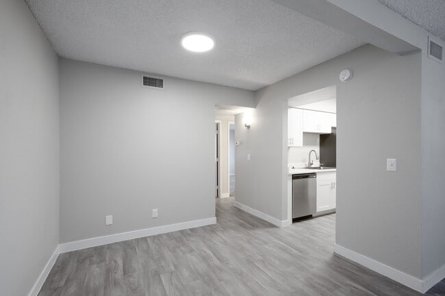 Building Photo - Ascent on Pantano