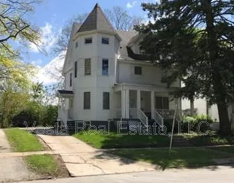 1009 Elder St Unit 2W, Bloomington, IL 61701 Condo for Rent in