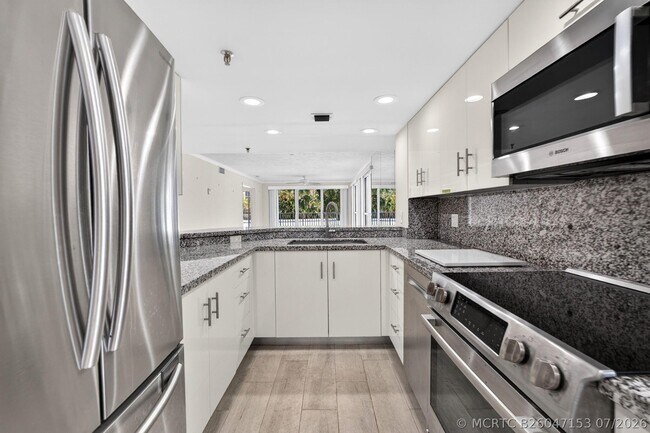 Building Photo - 3901 S Flagler Dr