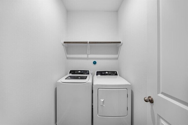 Foto del edificio - 17207 Walden Lk Ln