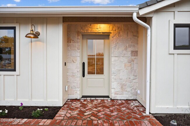 Building Photo - 734 Calle Margarita