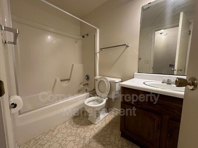 Building Photo - 454 N 27th St