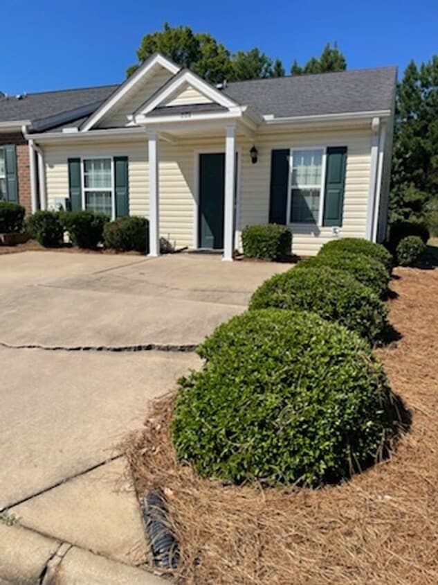 Primary Photo - Convenient West Augusta Townhome-Convenien...