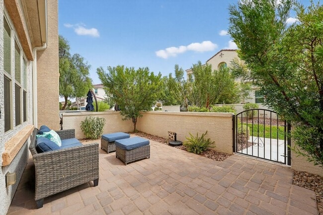 Building Photo - 4077 S Sabrina Dr
