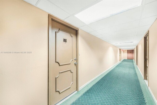 Foto del edificio - 501 Three Islands Boulevard