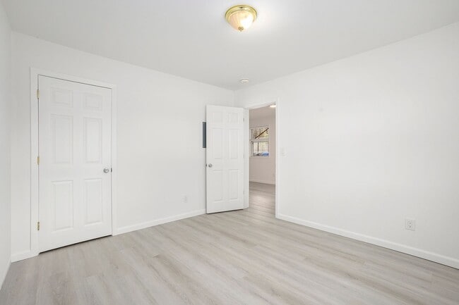 Building Photo - 1712 Stanton St - 2 bedroom | 1 bath | Low...