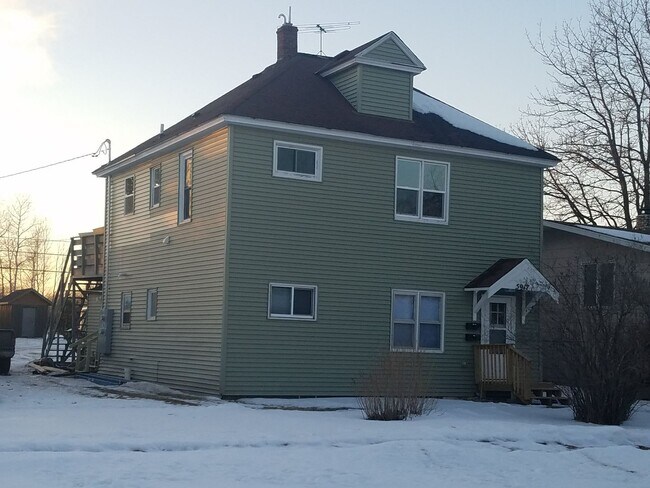 Building Photo - 5917 Cumming Avenue