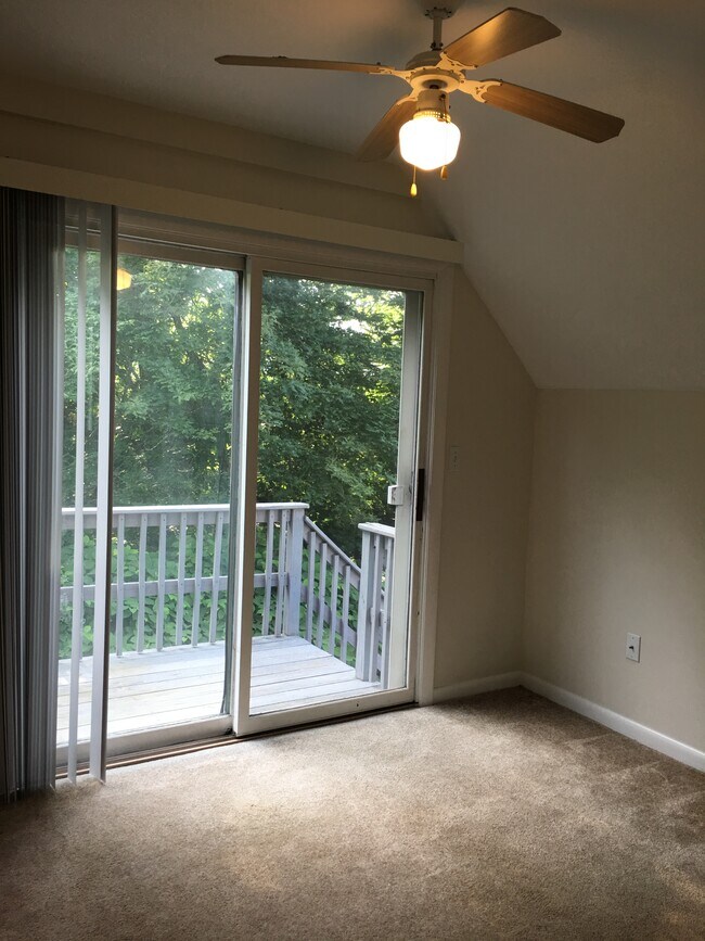 small bedroom with deck - 17 Central St