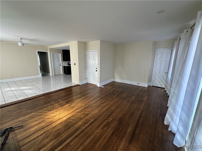 Building Photo - 1133 Hertel Ave