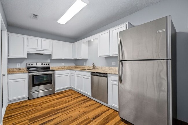 Building Photo - 302 Parkcrest Dr