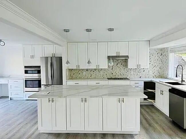 Building Photo - 5 bed 4 bath home in somerset available 9/1