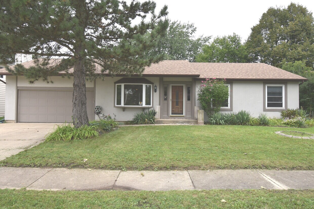Primary Photo - 978 Oceanside Terrace