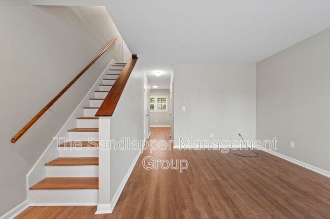 Building Photo - 28 Crosscreek Dr