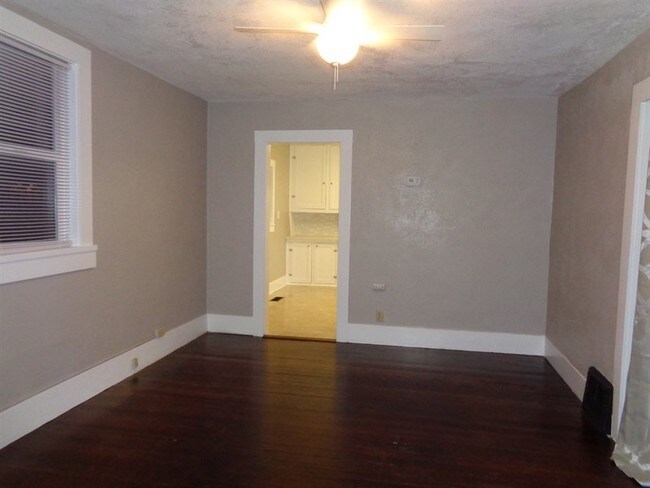 Building Photo - Cute Apartment
