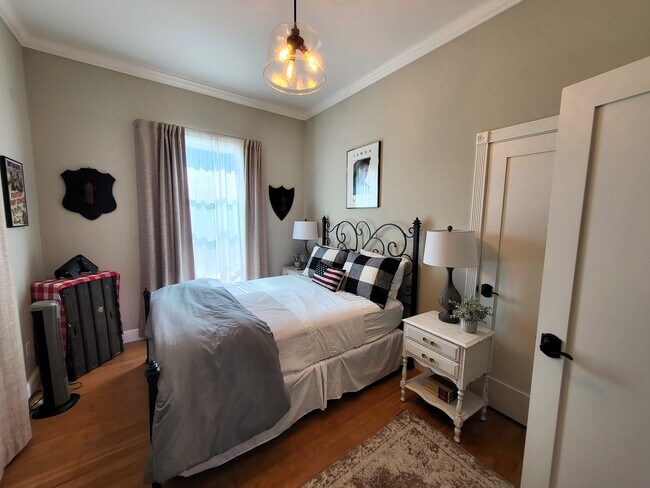 Building Photo - 119 Commercial St