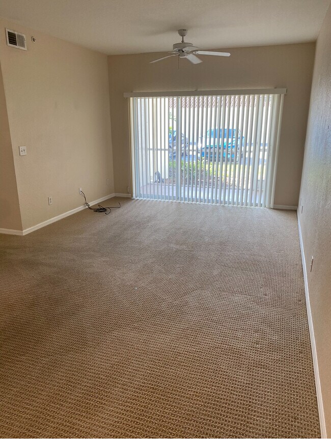Living room - 4670 Saint Croix Ln