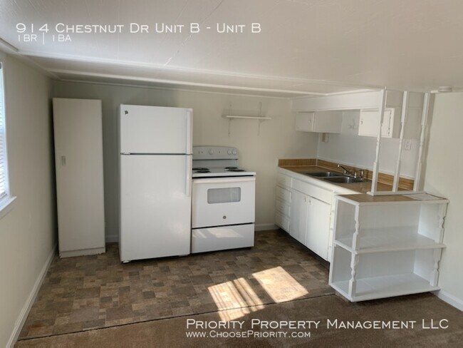 Building Photo - 914 Chestnut Dr
