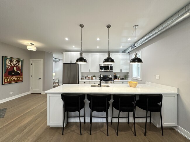 Foto del edificio - 2641 W Carmen Ave