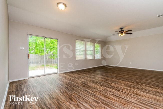 Foto del edificio - 3908 Windy Point Dr