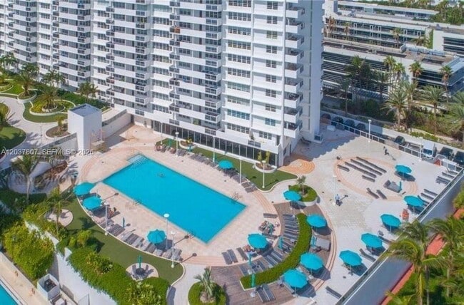 Foto del edificio - 100 Lincoln Rd