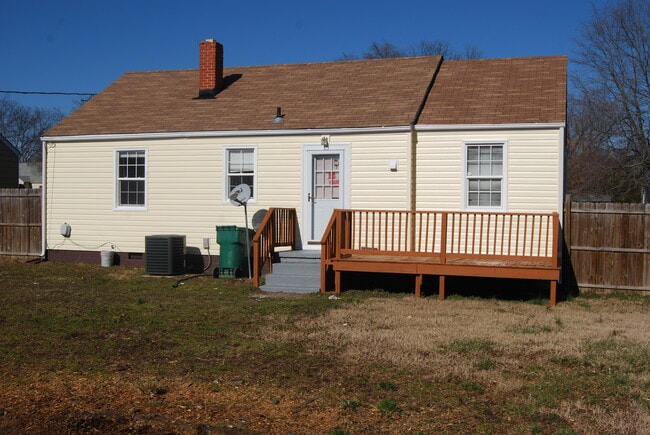 Building Photo - 1811 Binford Ln