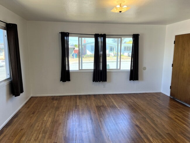 Foto del edificio - Pet-Friendly 2/1 Eureka Home With Large Ya...