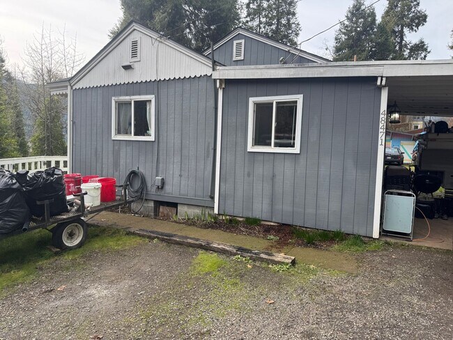 Foto del edificio - Great Single Level Home in Oakridge!