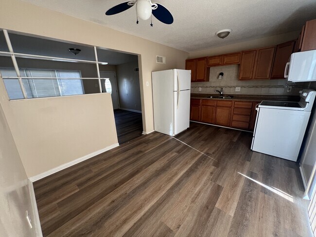 Foto del edificio - 299 Dashwood Dr