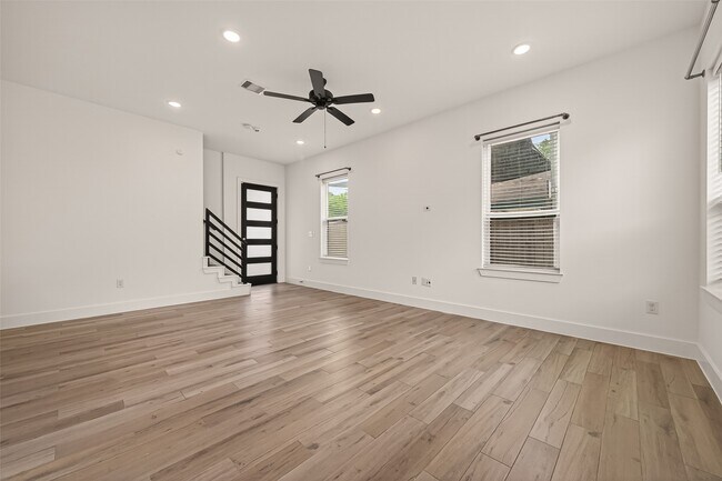 Foto del edificio - 5206 Firnat St