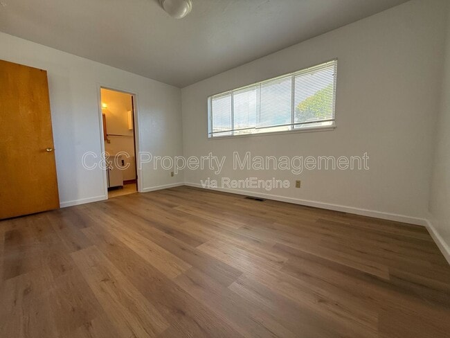 Foto del edificio - 840 Camille Ct