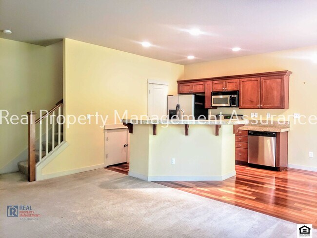 Building Photo - Tranquil 3BR/2.5BA Home on a low-traffic d...