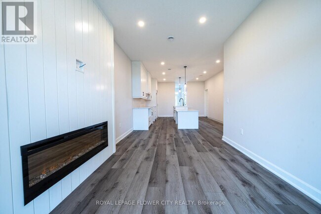 Building Photo - 440 Wellington St E