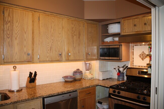 Building Photo - 38 W Highland Ave