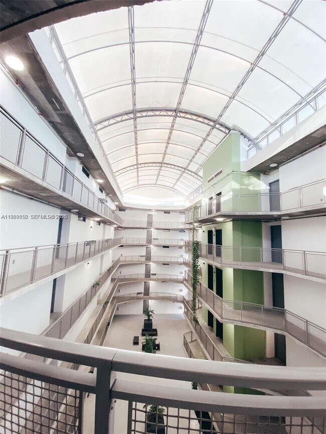 Foto del edificio - 455 NE 25th St