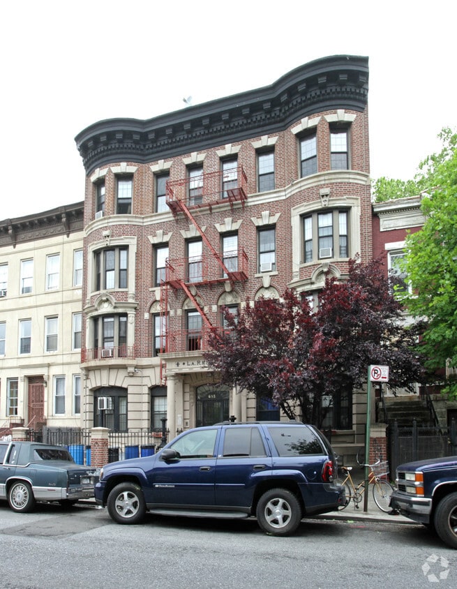 Building Photo - La. Renee