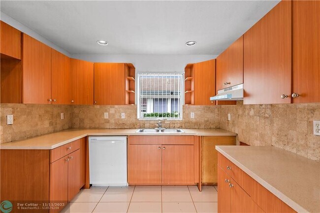 Foto del edificio - 201 NW 12th Ct