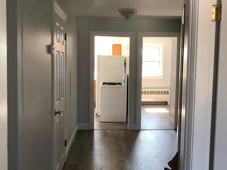 Foto principal - 635 Fall River Ave