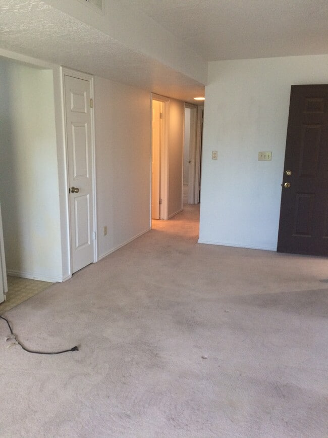 Building Photo - 161 W 950 S