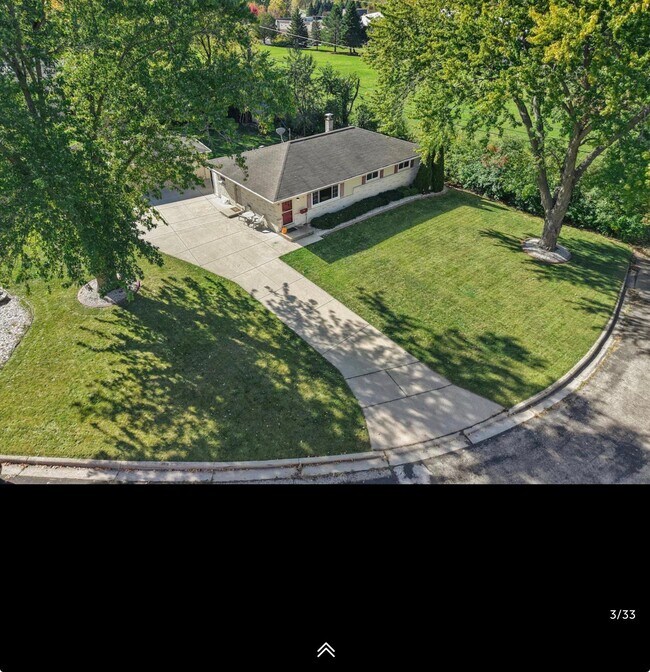 Foto del edificio - N87W18225 Queensway St
