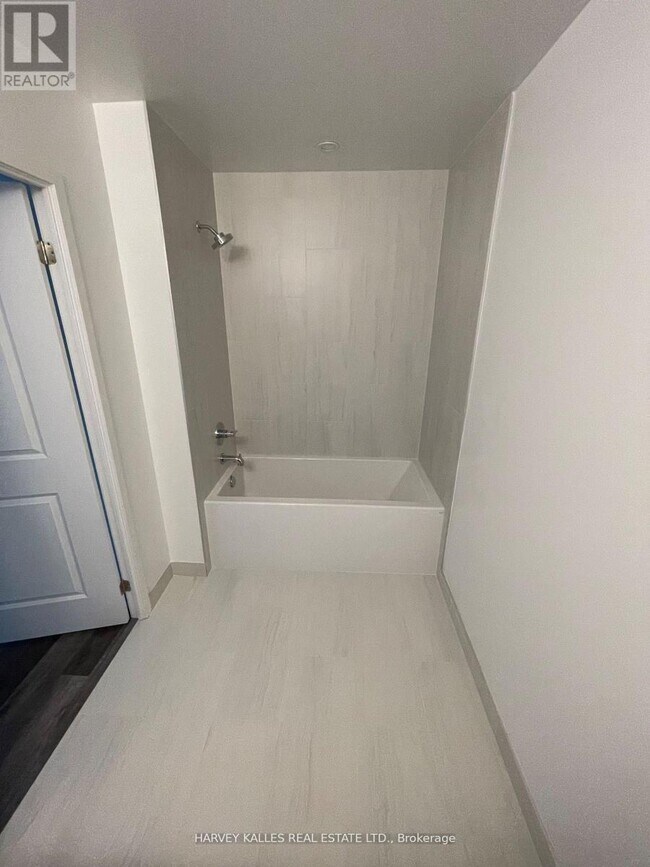 Building Photo - 2007 James St