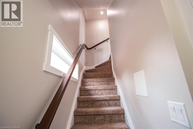 Building Photo - 489 East Ave