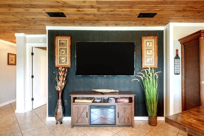 Building Photo - 4000 Gulf Terrace Dr