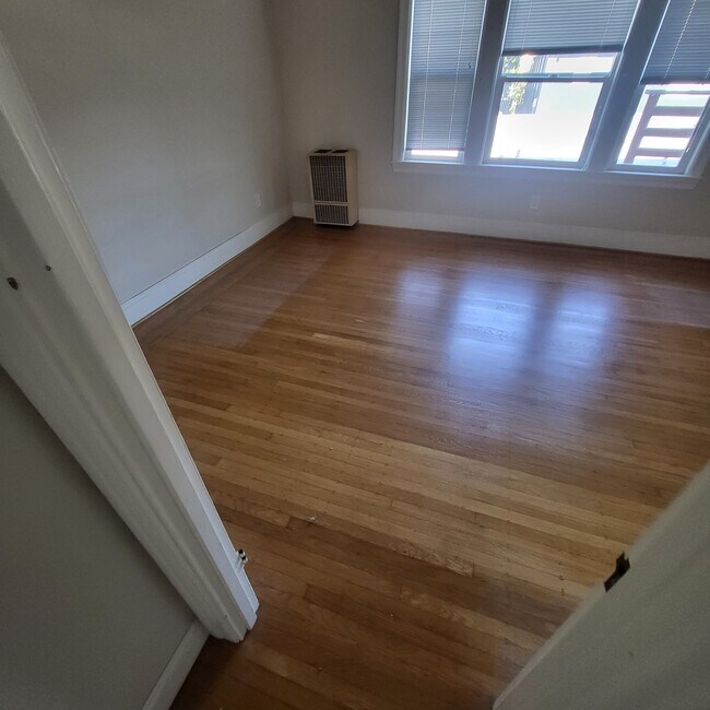 Foto del edificio - 4210 Telegraph Ave