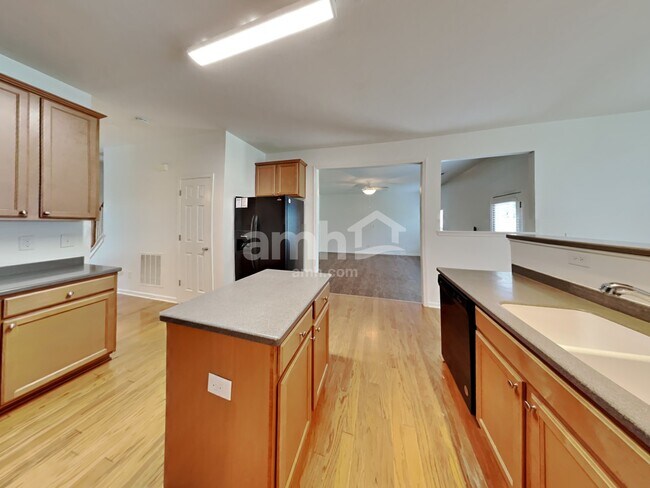 Foto del edificio - 5818 Parkstone Dr