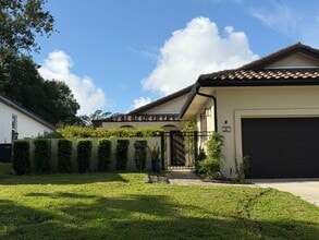 Building Photo - 6 Forest Ln