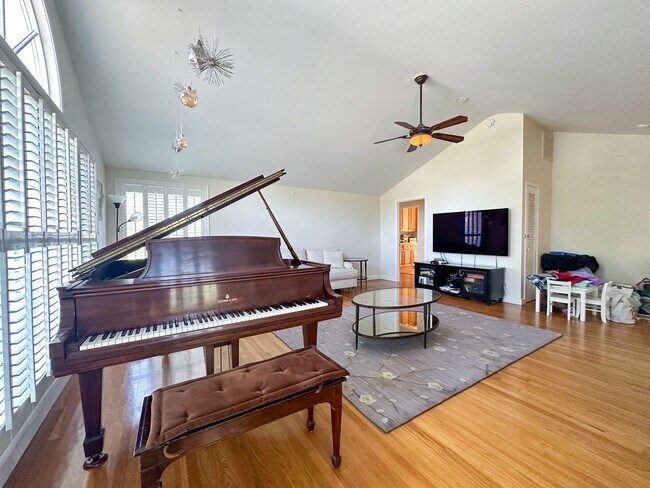 Building Photo - 15694 Longwood Dr