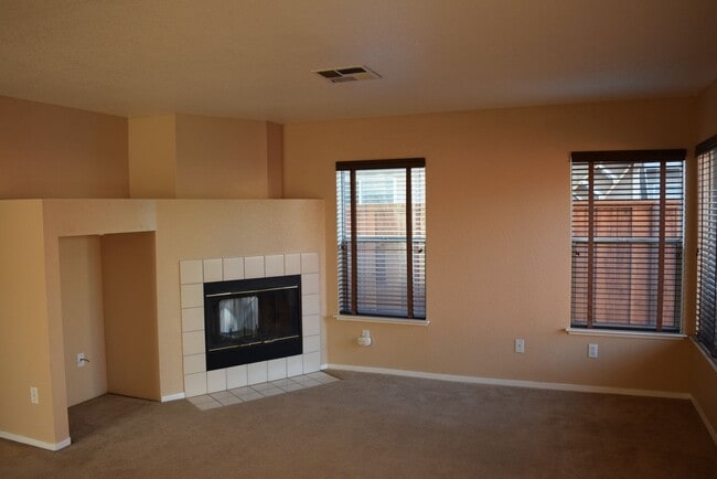 Foto del edificio - Coming Soon Spacious North Tracy Home – 4 Bedrooms | 2.5 Bathrooms