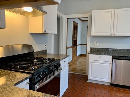 Building Photo - 18 Lenglen Rd