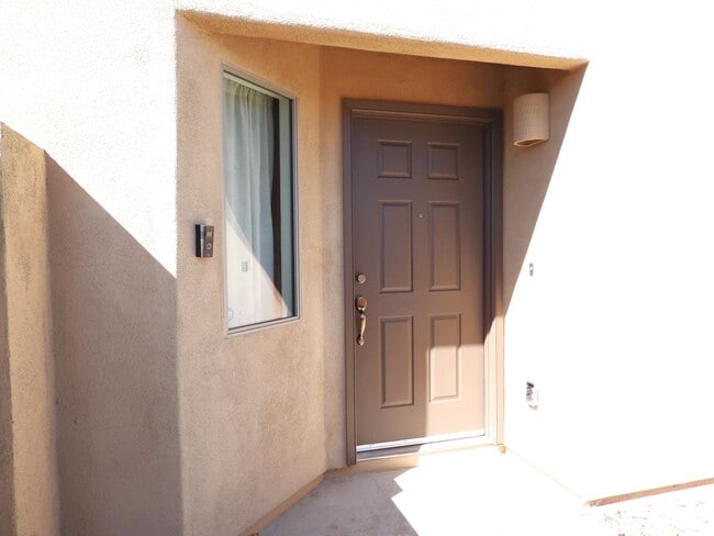 Foto del edificio - Coming Soon! 4 Bedroom, 2.5 Bathroom plus den and upstairs loft